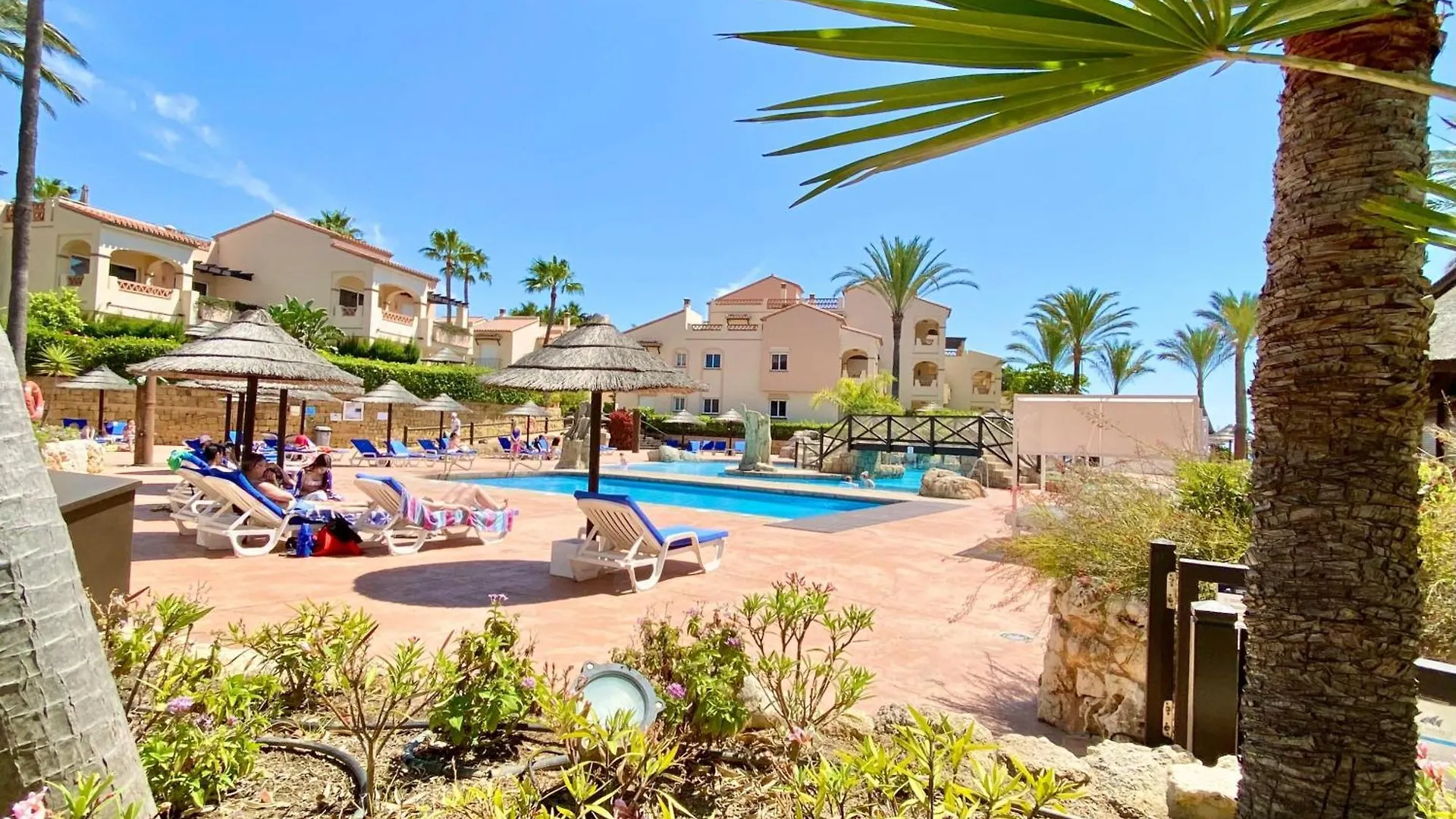 Apartment Marina IV Relax & Unwind With Sea Views, Pools & Bbq Beachfront In Mijas Costa & Fuengirola El Faro